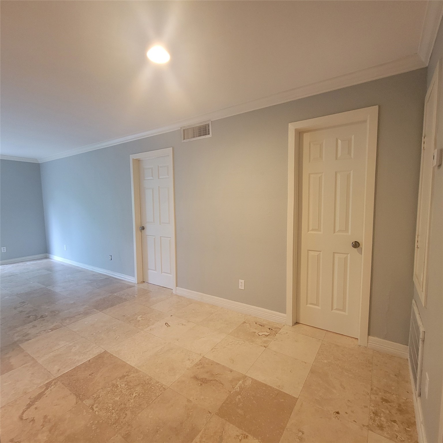2333 Bering Drive, Unit 226 Houston, TX 77057 - Photo 7 of 33 a view of an empty room