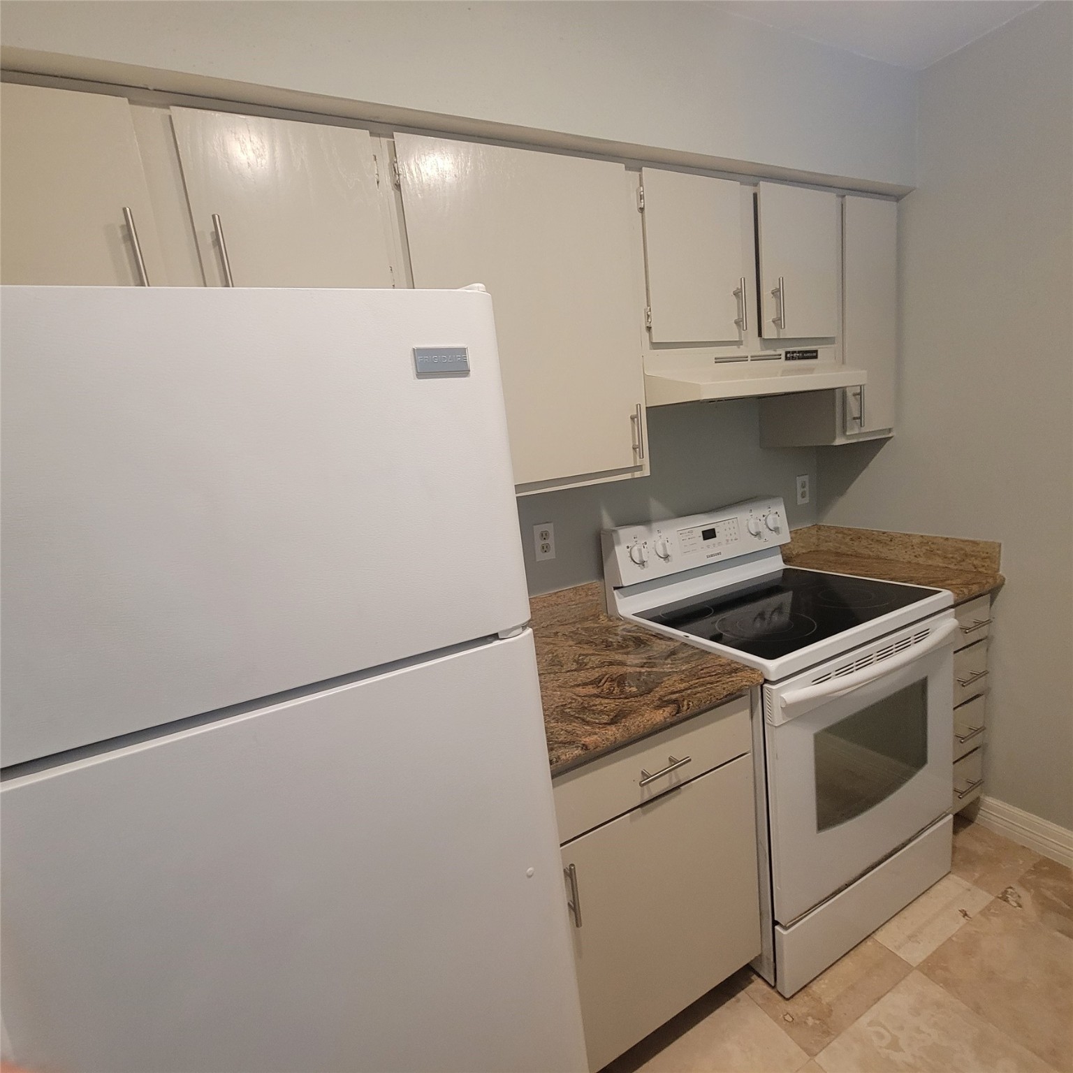 2333 Bering Drive, Unit 226 Houston, TX 77057 - Photo 9 of 33 a utility room with dryer and washer