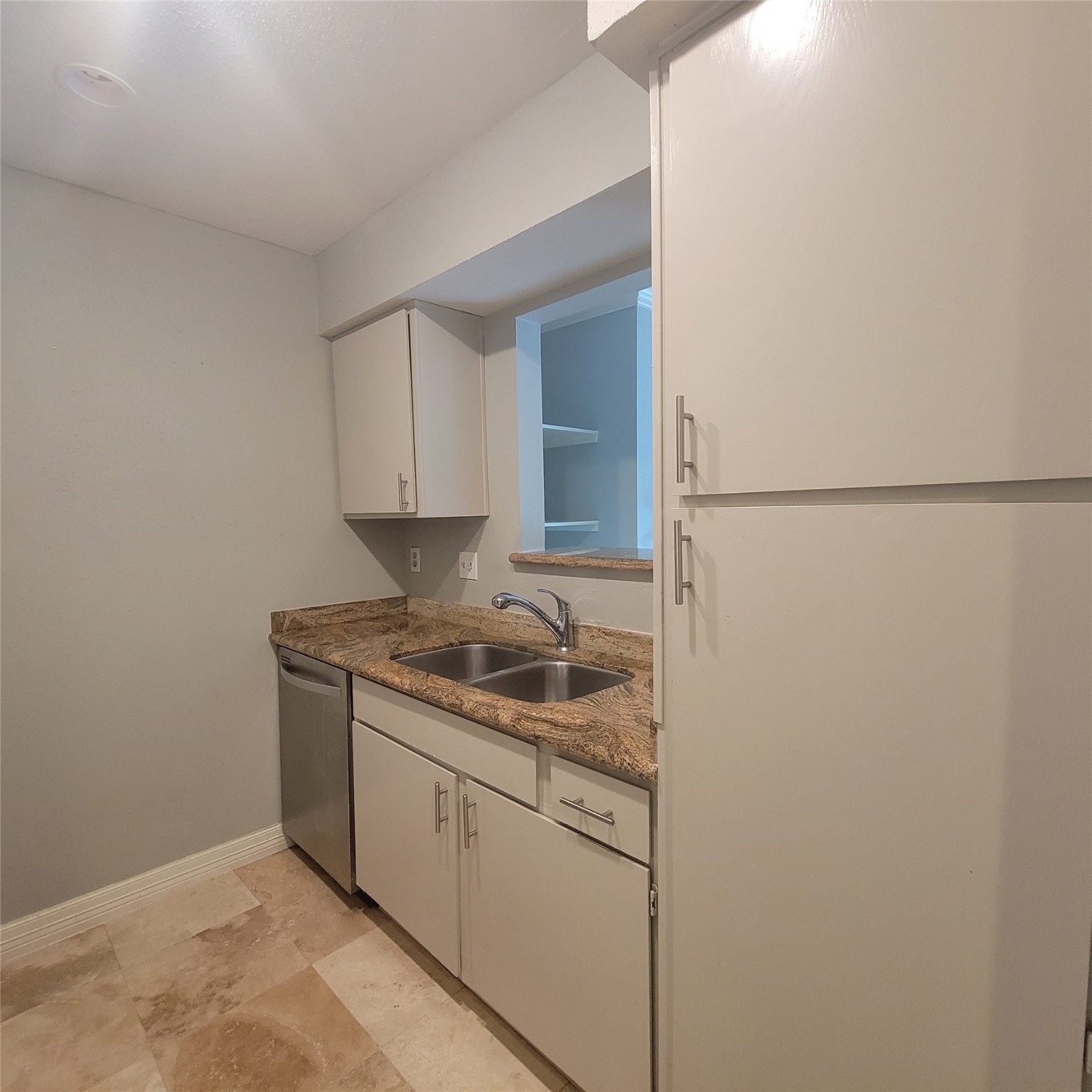 2333 Bering Drive, Unit 226 Houston, TX 77057 - Photo 10 of 33 a kitchen with a sink and a refrigerator