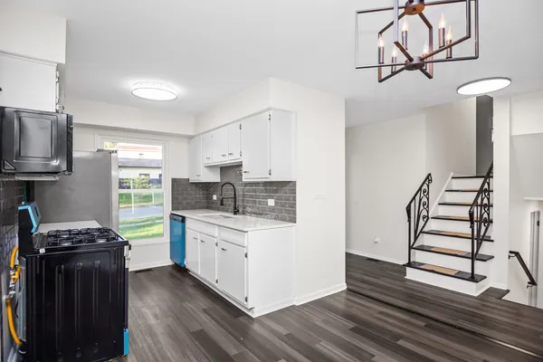 $399,500 | 615 Nolan Avenue, Glendale Heights, IL 60139