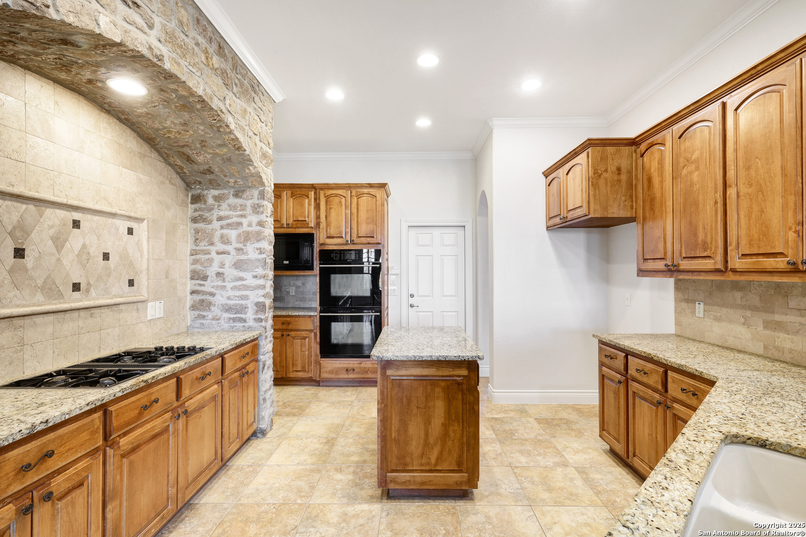 438 Pueblo Pintado Helotes, TX 78023 - Photo 13 of 42