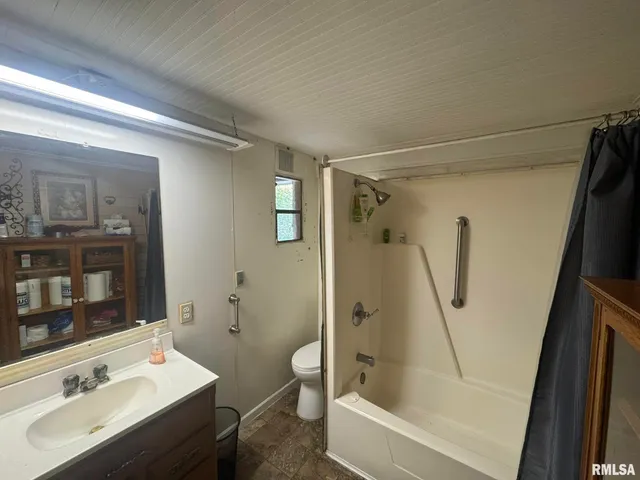 $156,000 | 952 North 200th Avenue, Quincy, IL 62305