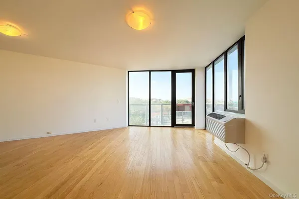 $688,000 | 60-70 Woodhaven Boulevard, Unit 4E | Rego Park