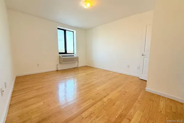 $688,000 | 60-70 Woodhaven Boulevard, Unit 4E | Rego Park