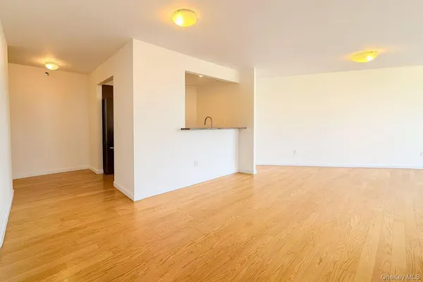 $688,000 | 60-70 Woodhaven Boulevard, Unit 4E | Rego Park