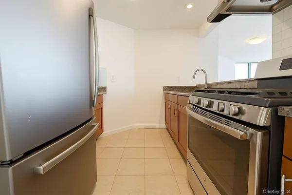 $688,000 | 60-70 Woodhaven Boulevard, Unit 4E | Rego Park