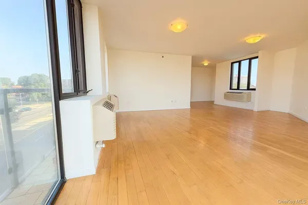 $688,000 | 60-70 Woodhaven Boulevard, Unit 4E | Rego Park