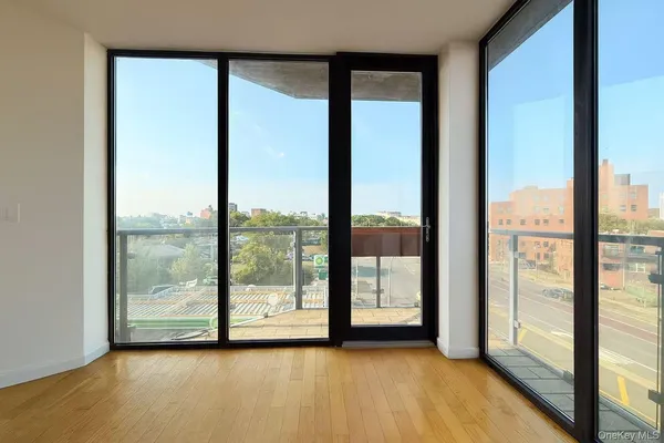 $688,000 | 60-70 Woodhaven Boulevard, Unit 4E | Rego Park