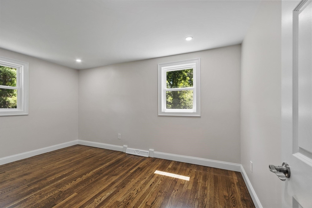 62 Queensland Road Billerica, MA 01862 - Photo 13 of 35