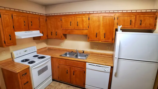 $795 | 704 Peachers Drive, Unit A, Clarksville, TN 37042