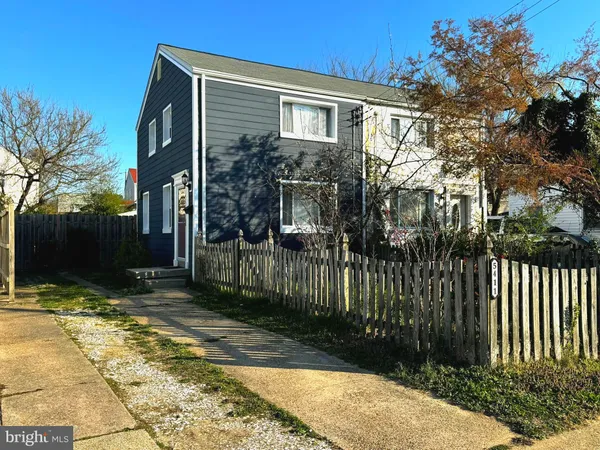 $2,650 | 5411 8th Place South, Arlington, VA 22204