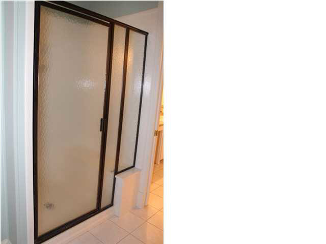 144 Summers Bay Drive Ridgeland, MS 39157 - Photo 13 of 25 Large shower with new hardward and doors