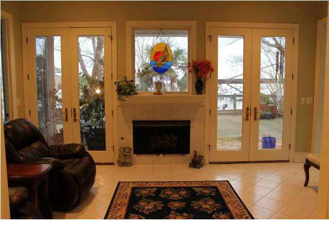 144 Summers Bay Drive Ridgeland, MS 39157 - Photo 10 of 25 Sunroom with gas fireplace and built-ins