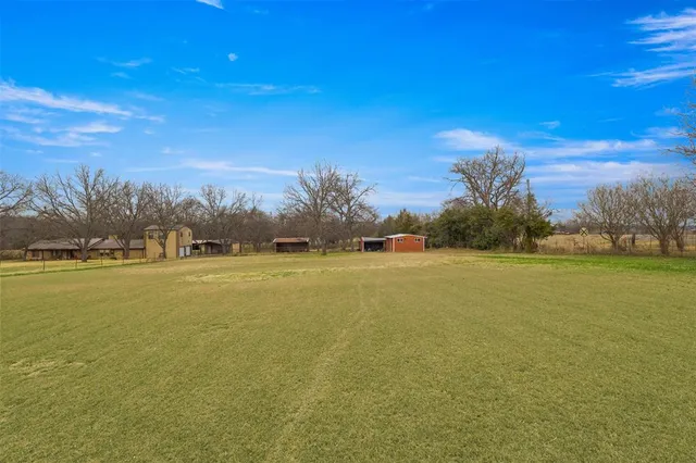 a view of an ocean and a mountain view