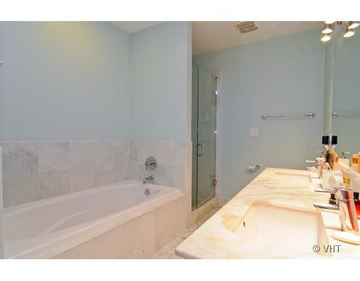 950 West Cullerton Street, Unit A Chicago, IL 60608 - Photo 7 of 12 a bathroom with a bathtub and shower