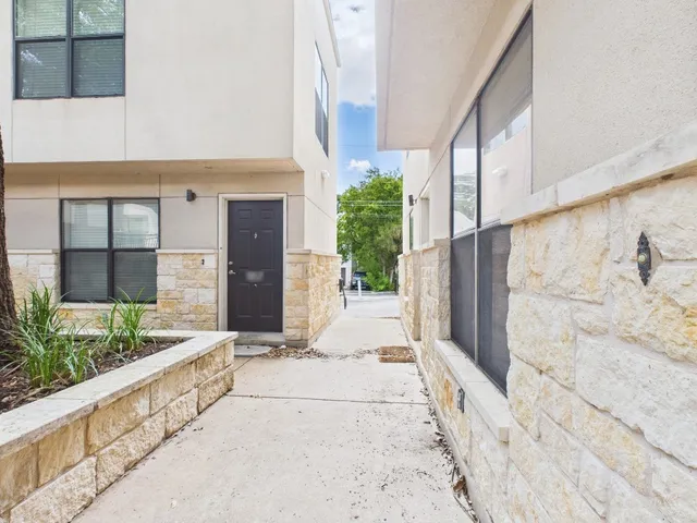 $2,145 | 711 West 32nd Street, Unit 155, Austin, TX 78705