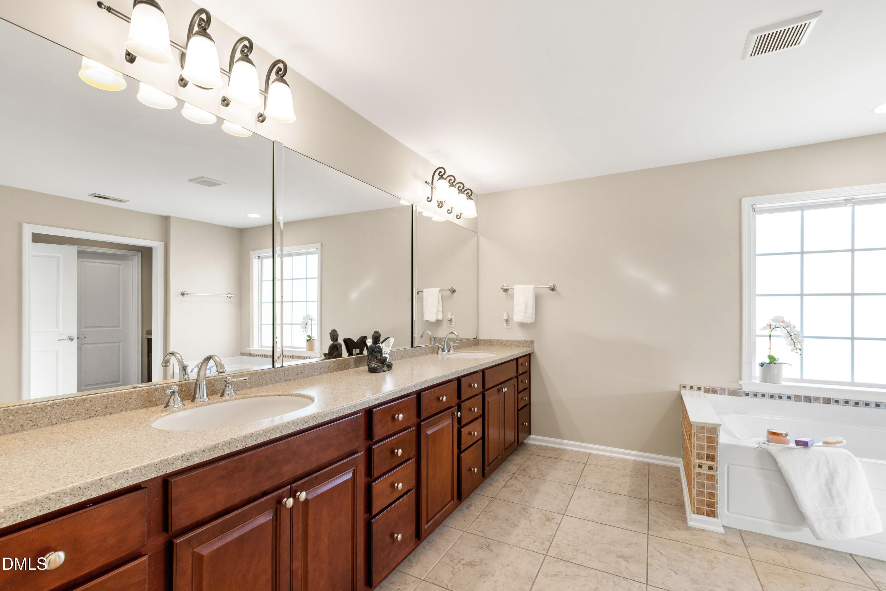 309 Amiable Loop Cary, NC 27519 - Photo 19 of 31 Amiable (18)