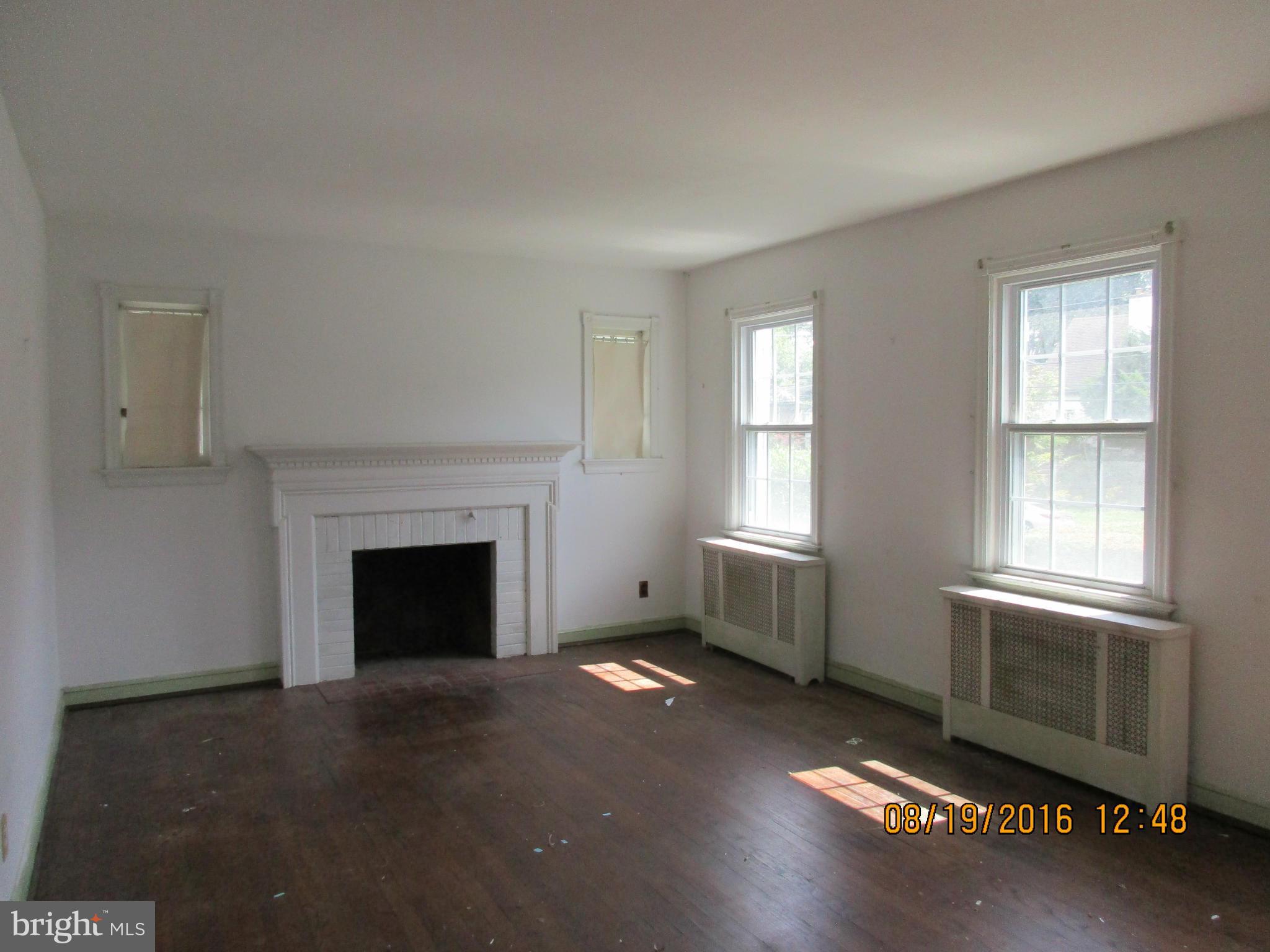 701 Wayne Avenue Silver Spring, MD 20910 - Photo 3 of 10 Family Room