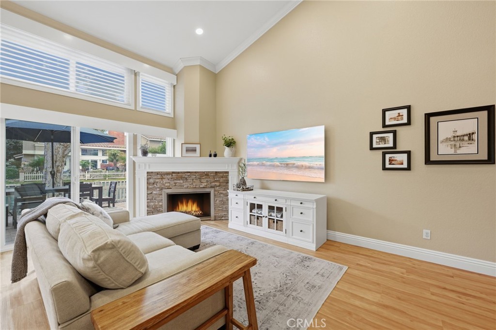 7906 Seawall Circle Huntington Beach, CA 92648 - Photo 8 of 44