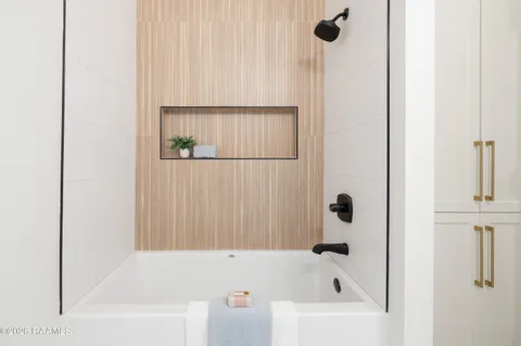 $950,000 | 305 Sunset Palm Court, Youngsville, LA 70592