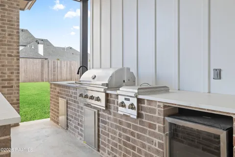 $950,000 | 305 Sunset Palm Court, Youngsville, LA 70592