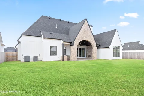 $950,000 | 305 Sunset Palm Court, Youngsville, LA 70592