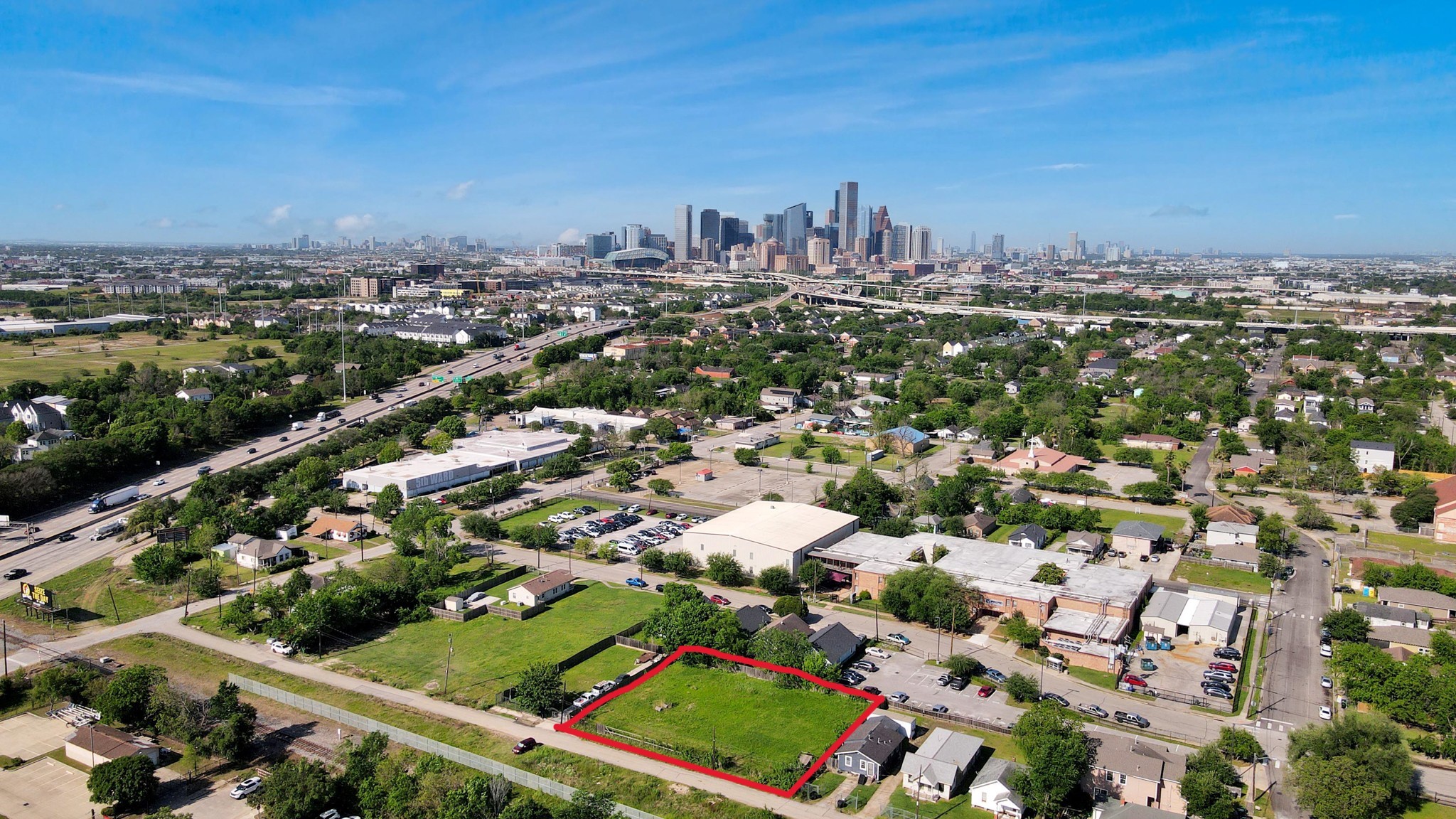 1403 Press Street Houston, TX 77020 - Photo 2 of 11 The area is green and spacious, with a clear view of the nearby city skyline in the background, with convenient urban access.