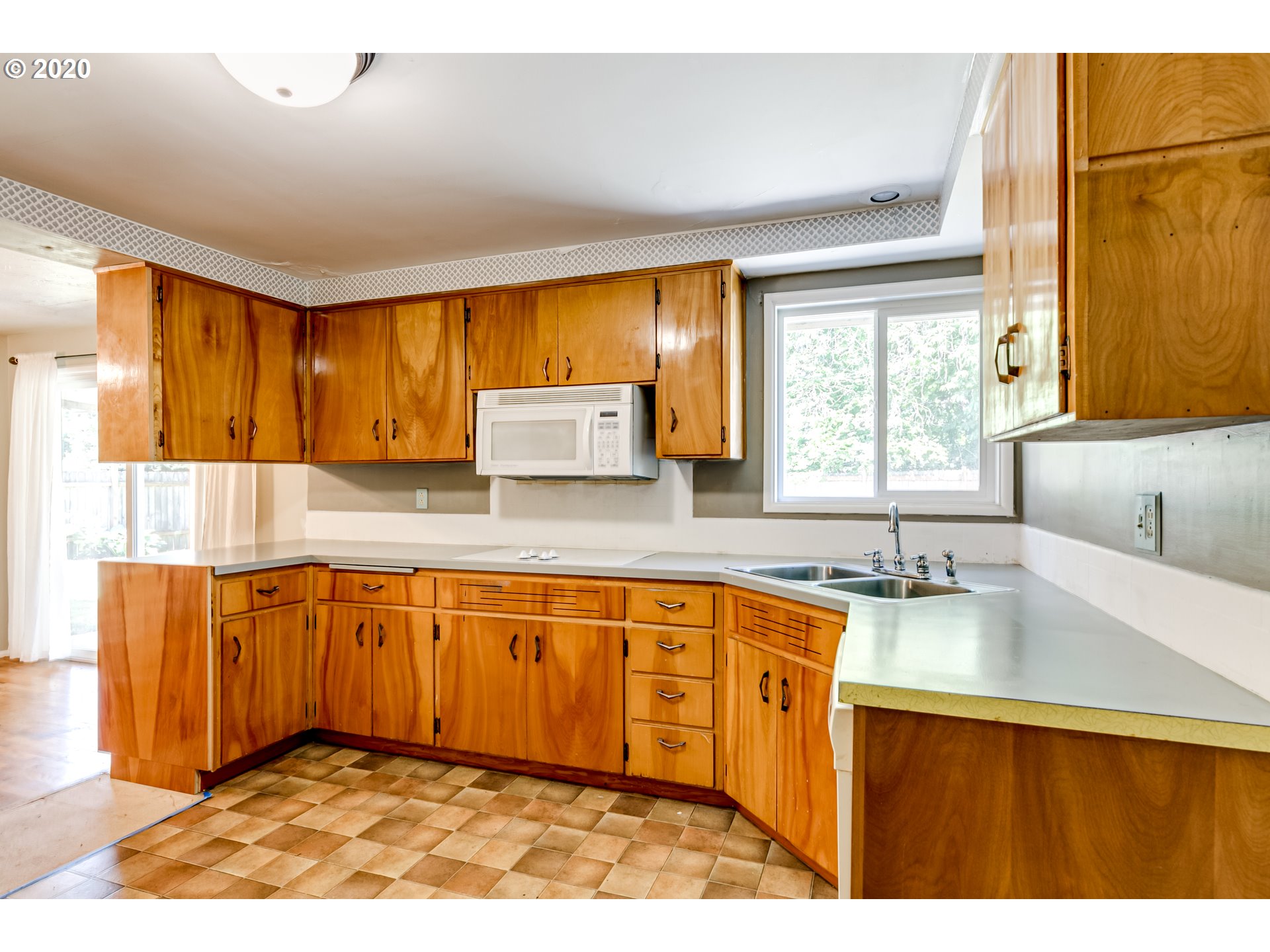 1944 9th Street Springfield, OR 97477 - Photo 14 of 27