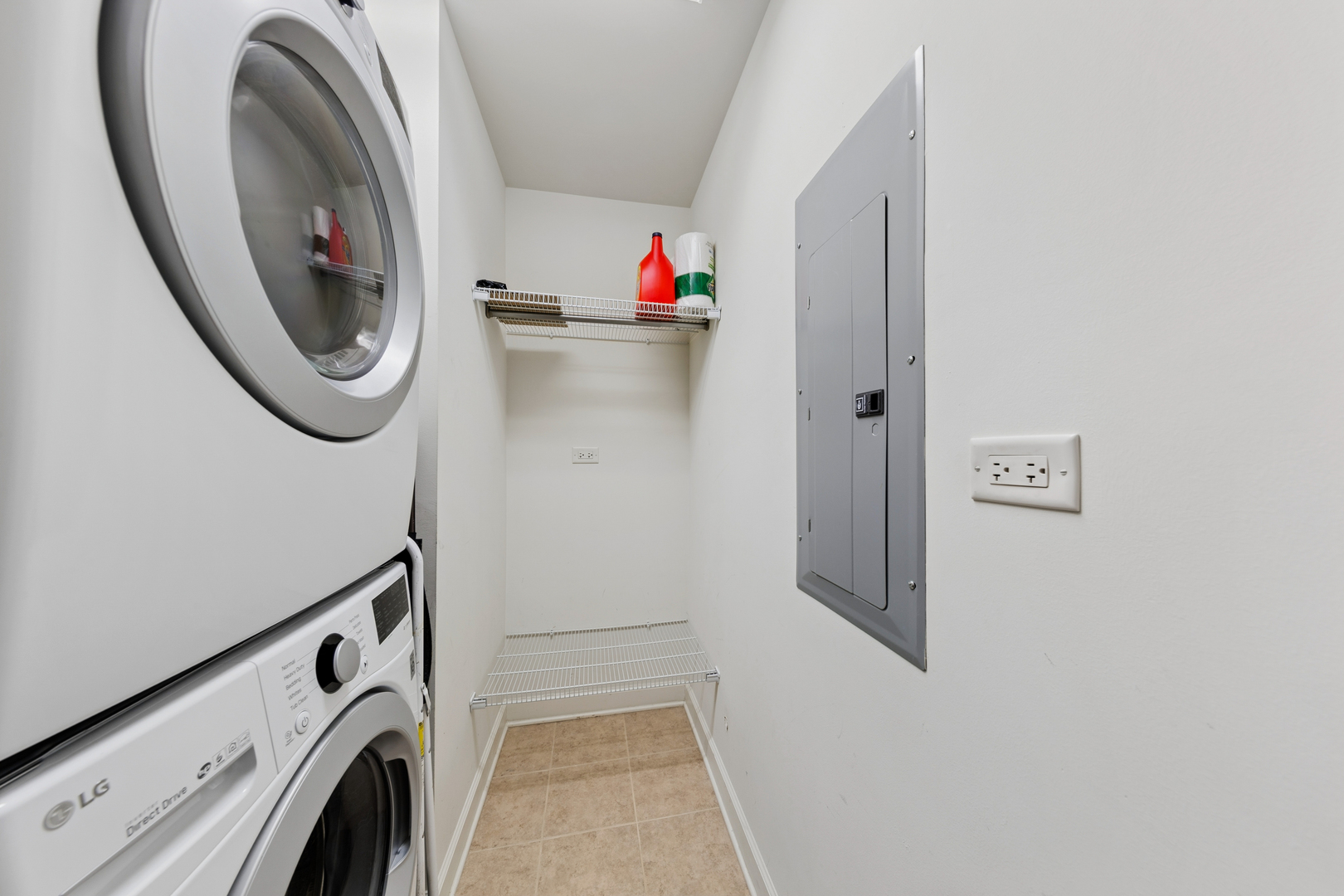 310 South Michigan Avenue, Unit 1001 Chicago, IL 60604 - Photo 20 of 40 a utility room with dryer and washer