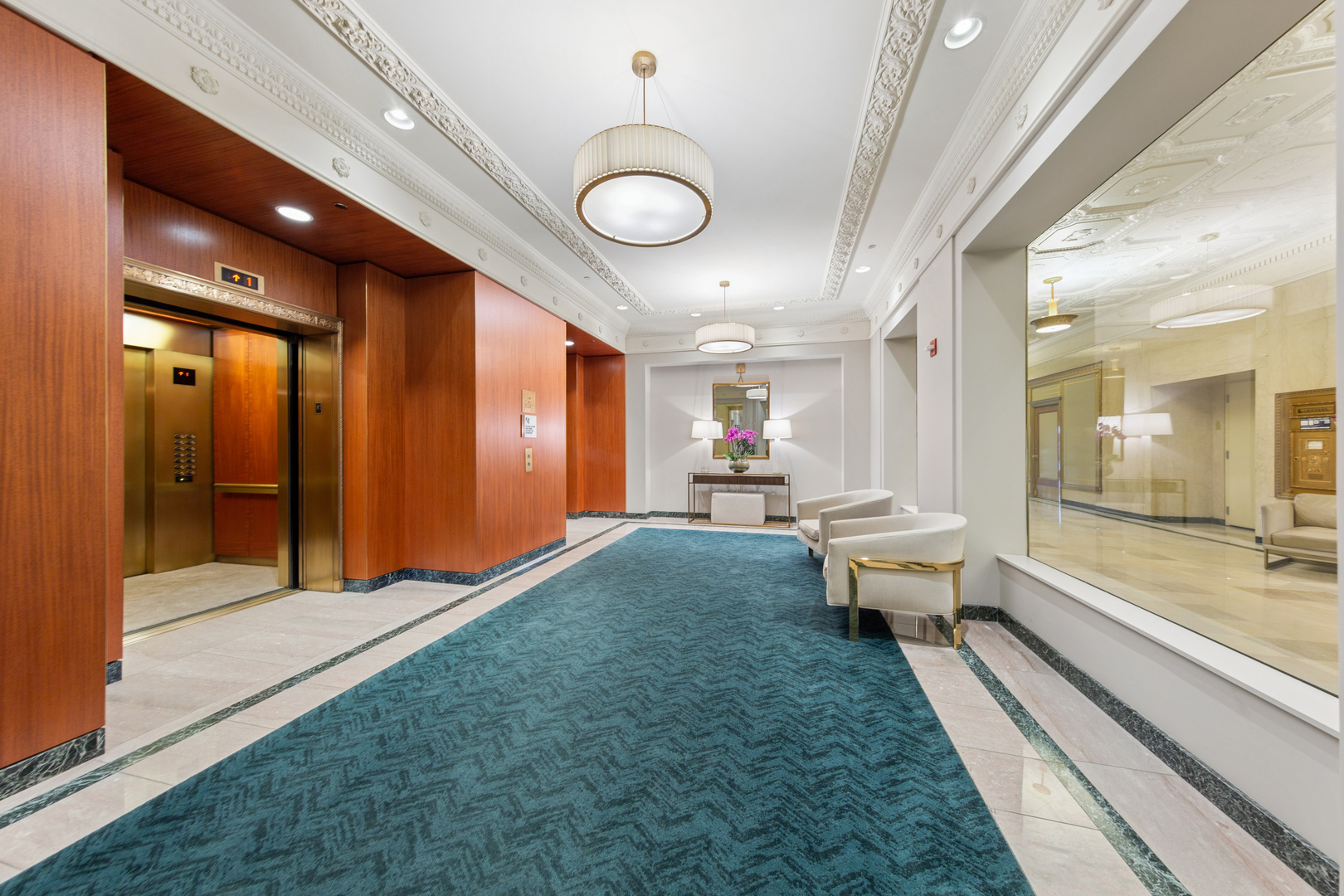 310 South Michigan Avenue, Unit 1001 Chicago, IL 60604 - Photo 39 of 40 a very nice looking room with a large window