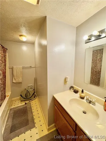 $199,900 | 127 South 4th Street, Austin, IN 47102