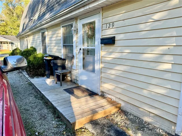 $199,900 | 127 South 4th Street, Austin, IN 47102