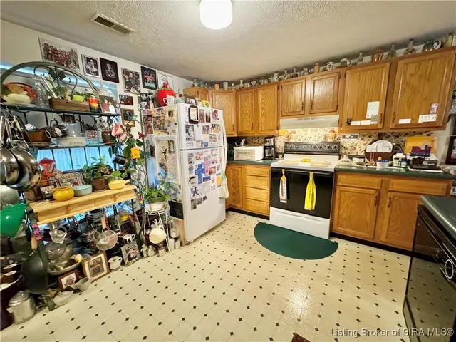 $199,900 | 127 South 4th Street, Austin, IN 47102