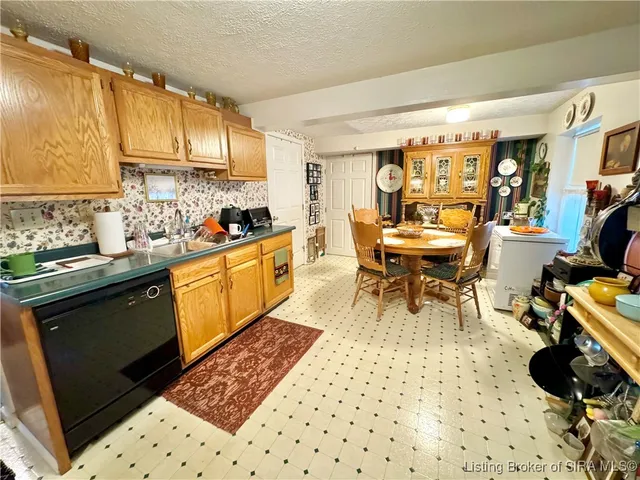 $199,900 | 127 South 4th Street, Austin, IN 47102