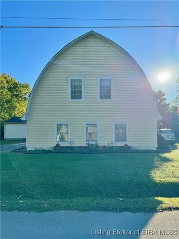 $199,900 | 127 South 4th Street, Austin, IN 47102