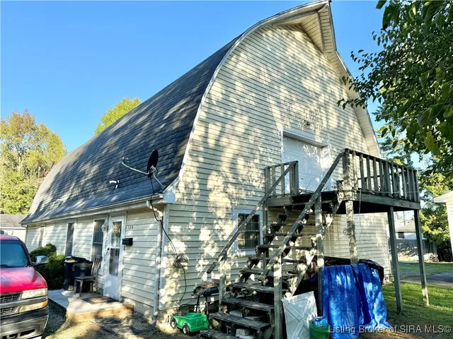 $199,900 | 127 South 4th Street, Austin, IN 47102