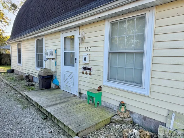 $199,900 | 127 South 4th Street, Austin, IN 47102