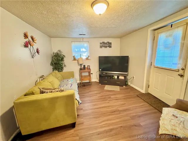 $199,900 | 127 South 4th Street, Austin, IN 47102