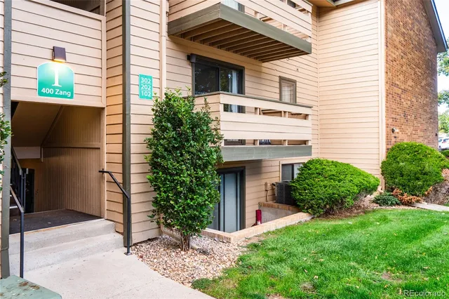 a view of a house with a yard and plants