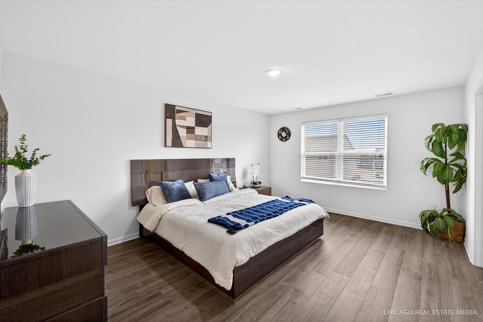 1571 Middleton Road Pingree Grove, IL 60140 - Photo 14 of 35 a bed room with a bed and a window