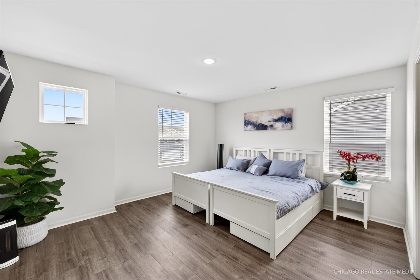 1571 Middleton Road Pingree Grove, IL 60140 - Photo 18 of 35 a bedroom with a bed and a potted plant