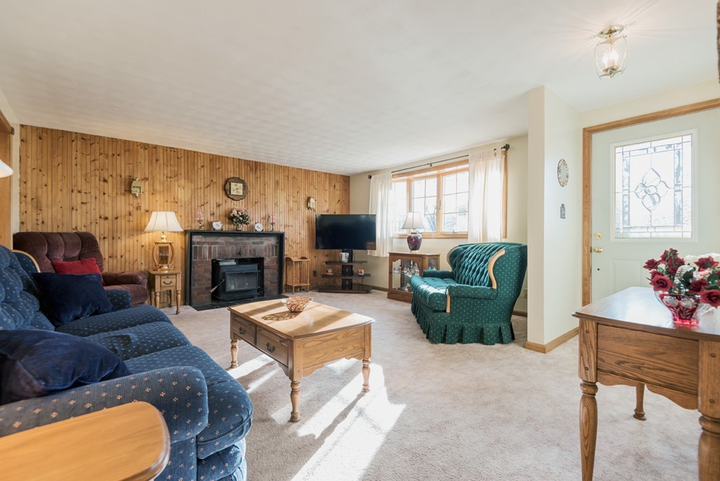 35 Anthony Road North Reading, MA 01864 - Photo 3 of 22 Gallery Image 3