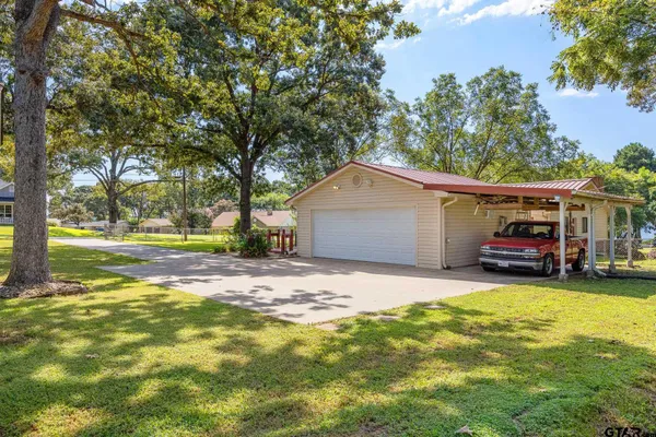 a view of a garage