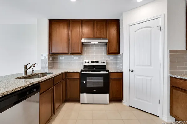 $2,100 | 11732 Red Pheasant, San Antonio, TX 78245