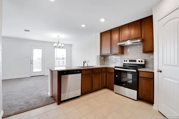 $2,100 | 11732 Red Pheasant, San Antonio, TX 78245