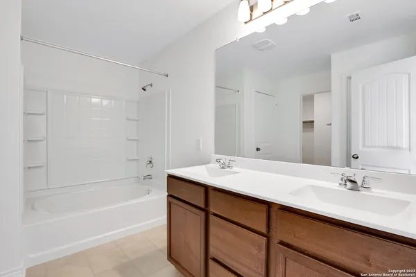 $2,100 | 11732 Red Pheasant, San Antonio, TX 78245