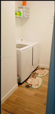 a view of utility room