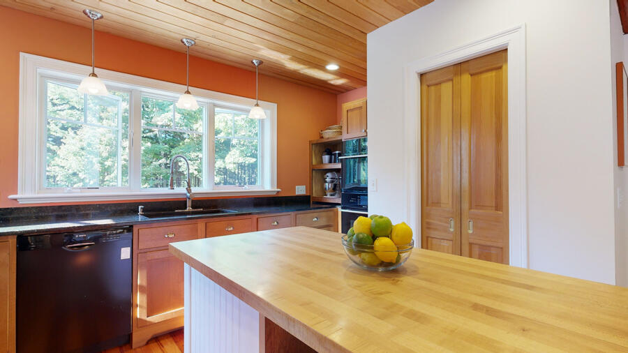 29 Boulder Hill Road Tenants Harbor, ME 04860 - Photo 10 of 90 Kitchen w/ Center Island