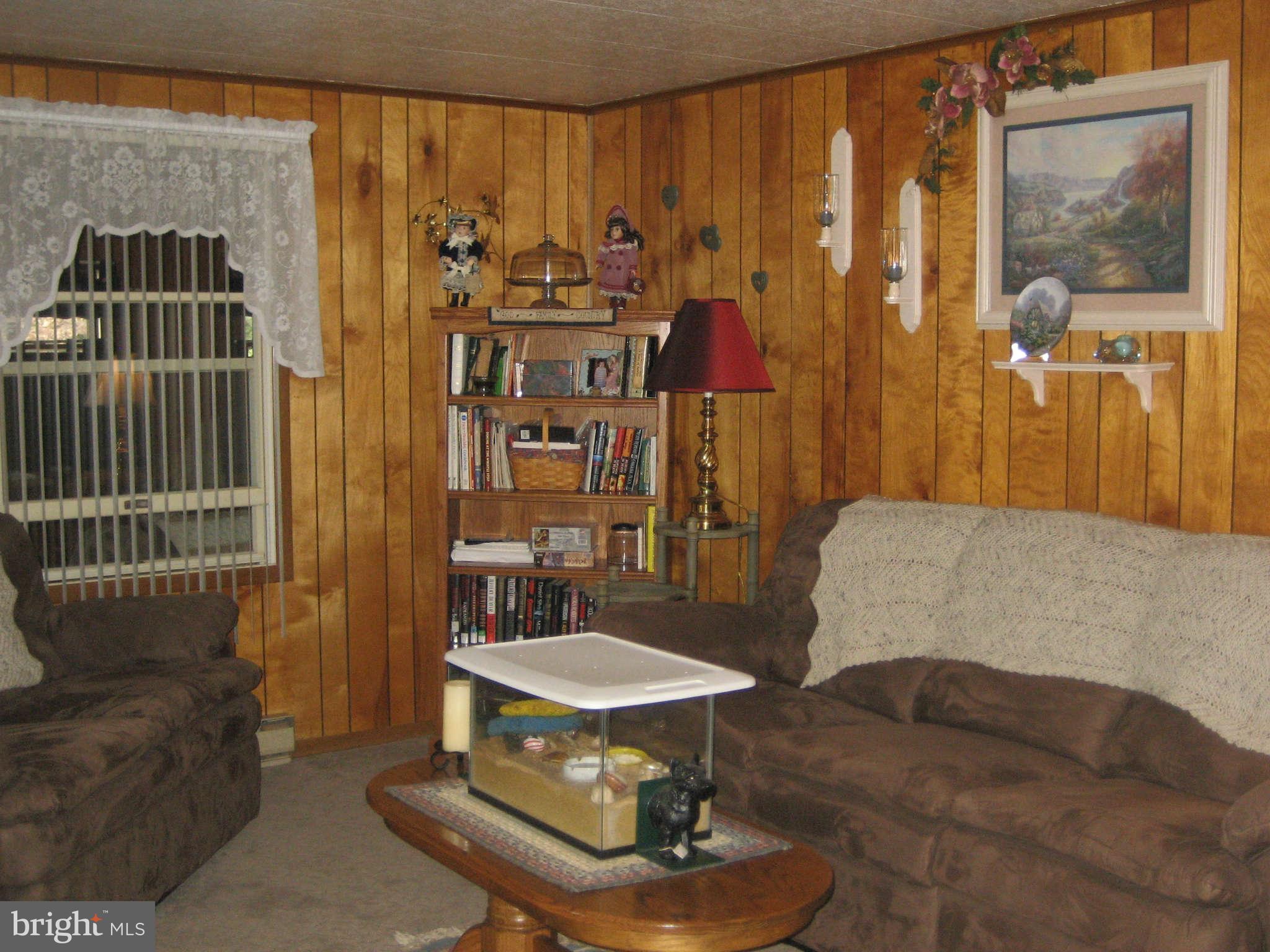 13231 Gruber Road Clear Spring, MD 21722 - Photo 8 of 15 Living Room