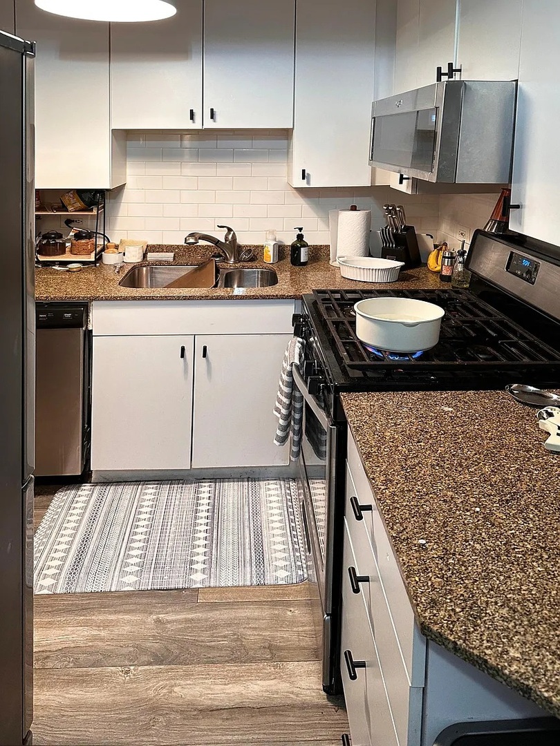 4335 West Irving Park Road, Unit 106 Chicago, IL 60641 - Photo 4 of 10